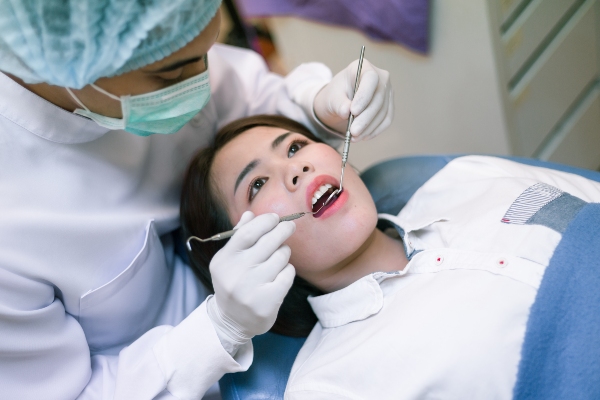 Dental Crowns Vs  Dental Veneers